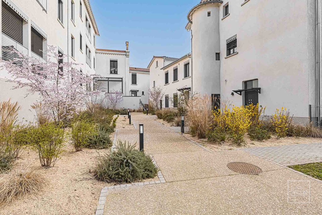 Saint Didier au Mont d&rsquo;or, Appartement duplex de charme de 152m² avec grand jardin privatif
