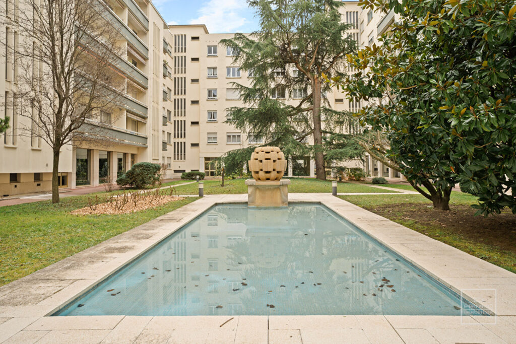 LYON 6, 117.47m², DEUX BALCONS, GARAGE