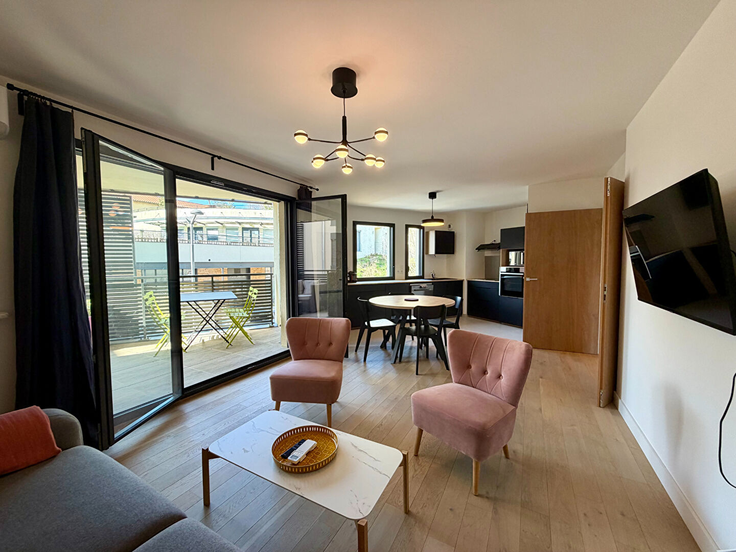 T3 meublé neuf – Centre village Limonest