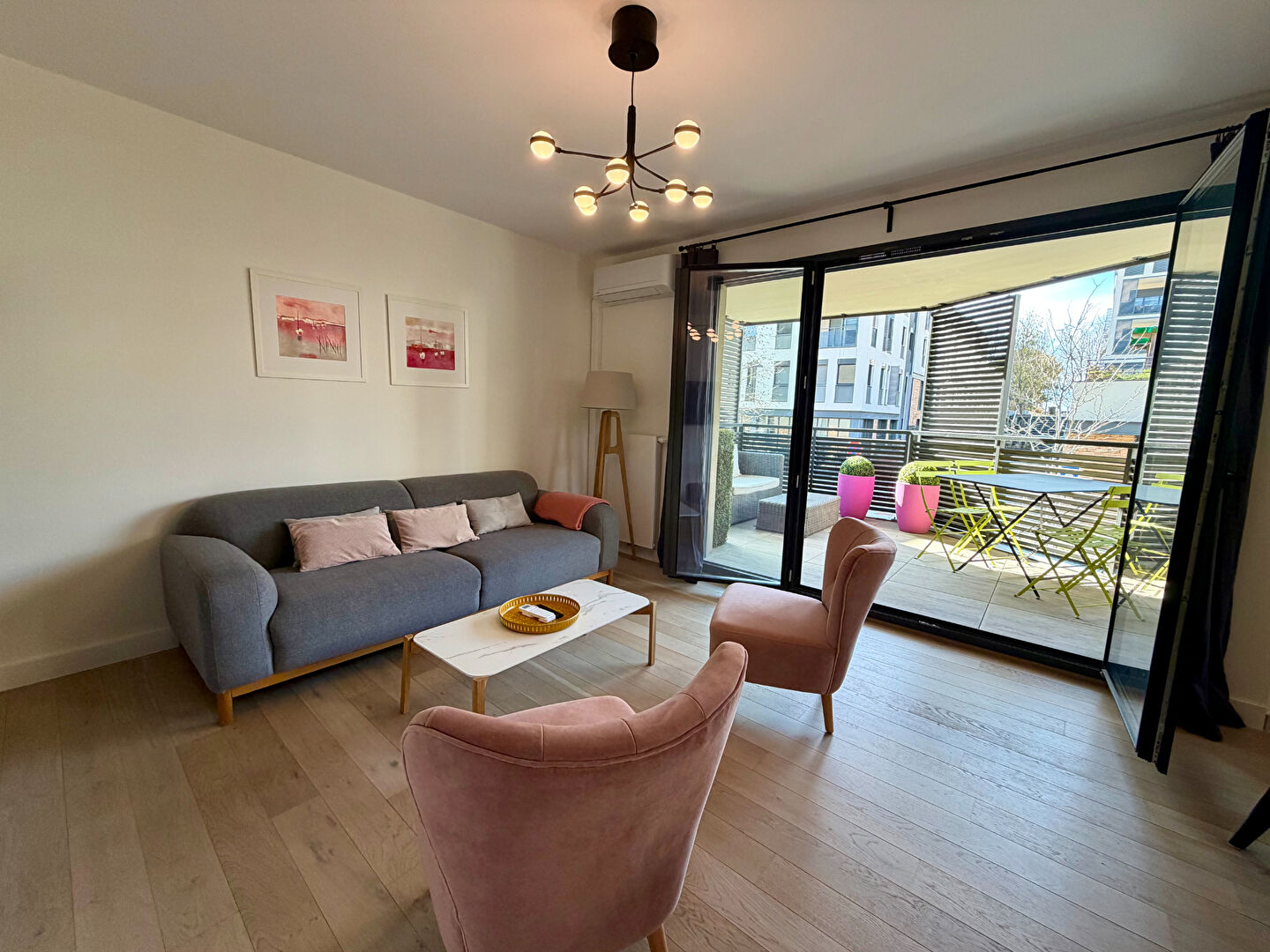T3 meublé neuf – Centre village Limonest