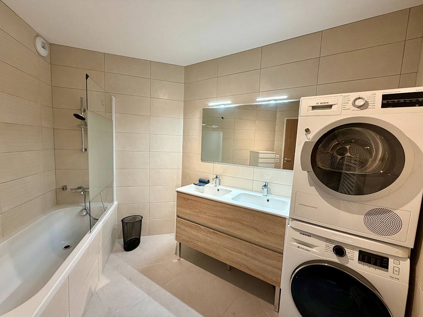 T3 meublé neuf – Centre village Limonest