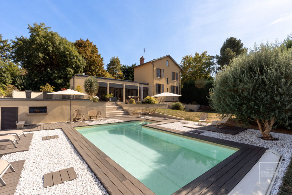 CURIS AU MONT D&rsquo;OR , MAISON FAMILIALE, PISCINE & VUE DEGAGÉE