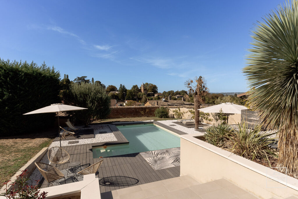 CURIS AU MONT D&rsquo;OR , MAISON FAMILIALE, PISCINE & VUE DEGAGÉE