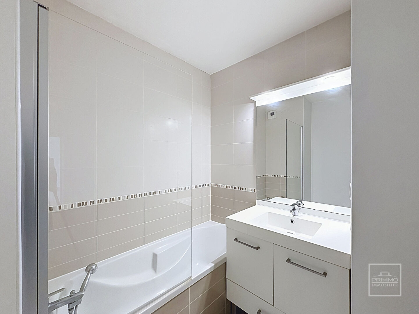 Appartement Lyon  Vaise, 3 pièces 53 m2 avec terrasse de 10m2 et garage