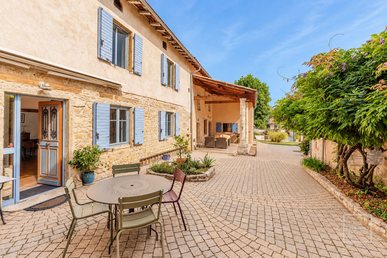 ST GERMAIN AU MONT D&rsquo;OR, CORPS DE FERME AVEC DEPENDANCES, JARDIN et PISCINE