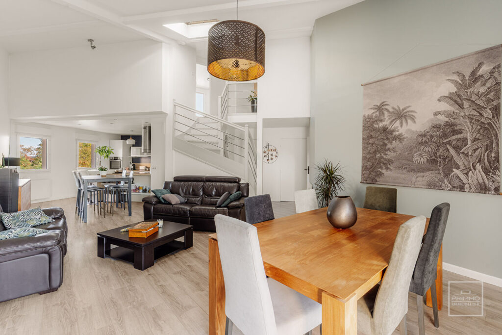 Toit-terrasse en duplex sur Saint-Genis-les-Ollières, 4 chambres, garage, parking, cave.