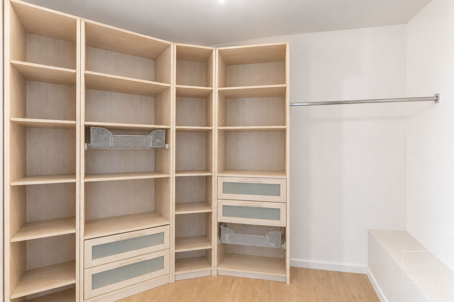 Toit-terrasse en duplex sur Saint-Genis-les-Ollières, 4 chambres, garage, parking, cave.