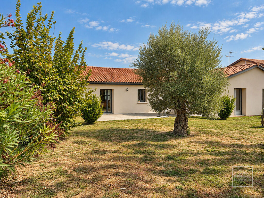 MONTANAY, MAISON PLAIN PIED 124 m² AVEC JARDIN ET PISCINE