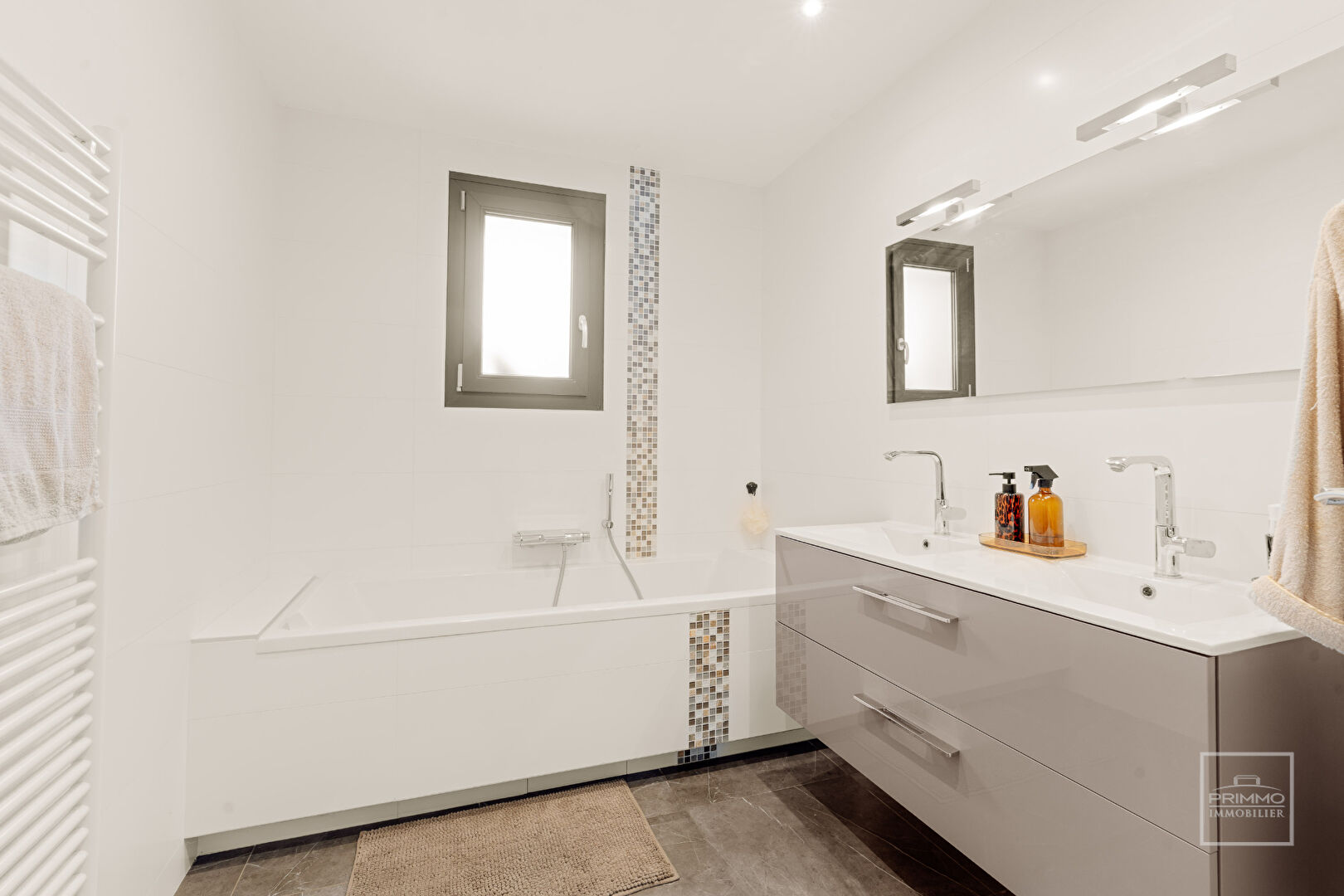 MONTANAY, MAISON PLAIN PIED 124 m² AVEC JARDIN ET PISCINE
