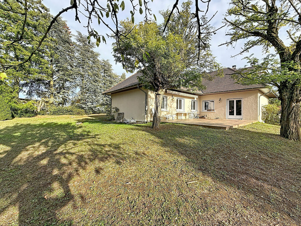 SAINT CYR AU MONT D&rsquo;OR, maison familiale de 230 m² habitables + 150 m² utiles  sur terrain de  2974m²